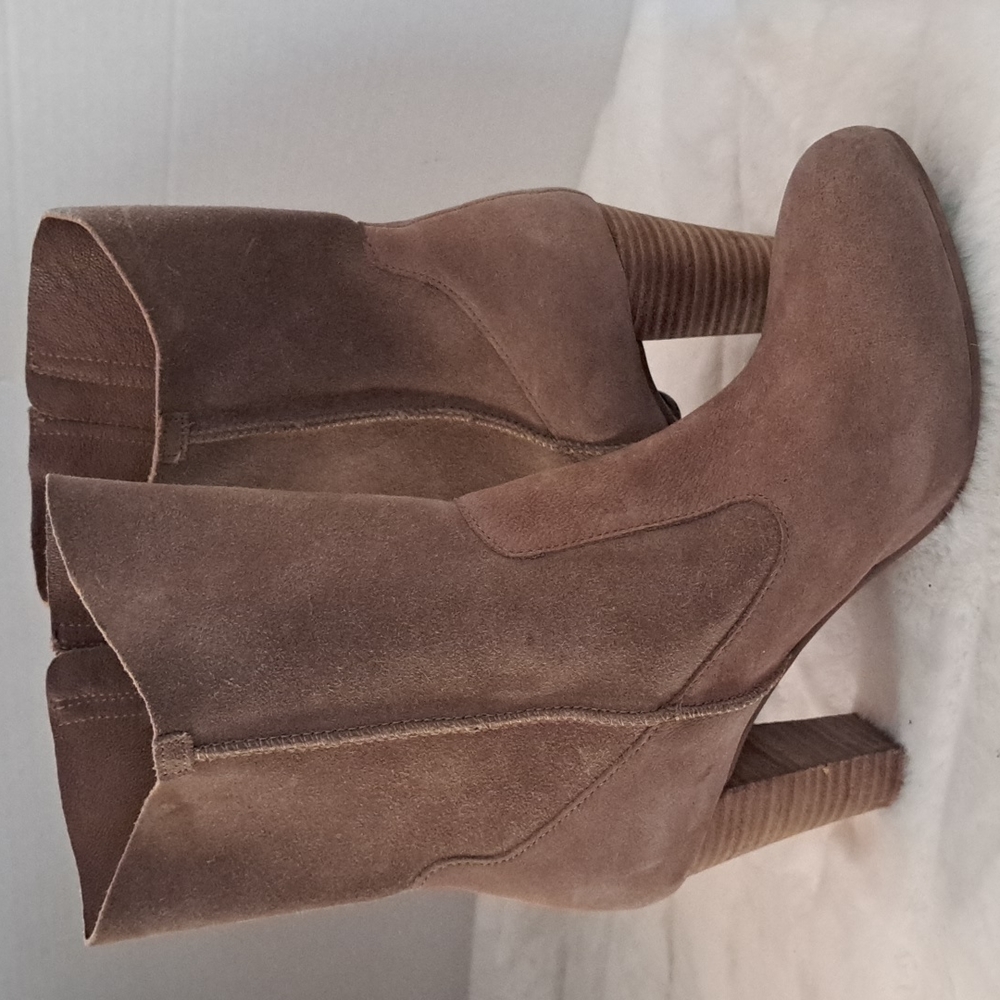 UGG Australia Athena Block Heeled Bootie SZ 8.5